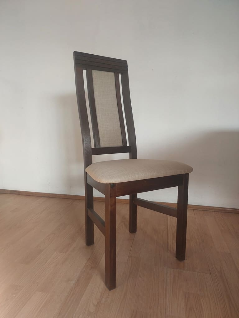 Scaun Cami din lemn de fag brun închis, cu spătar înalt cu lamele și tapițerie bej